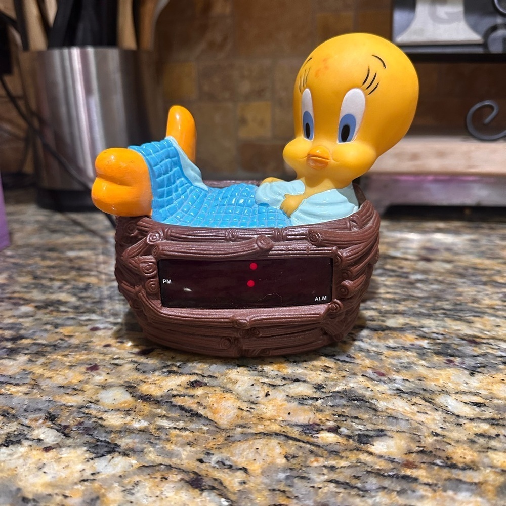 Vintage Tweety Bird Bed Alarm Clock 90s Looney Tunes Warner Bros Westclock WORKS